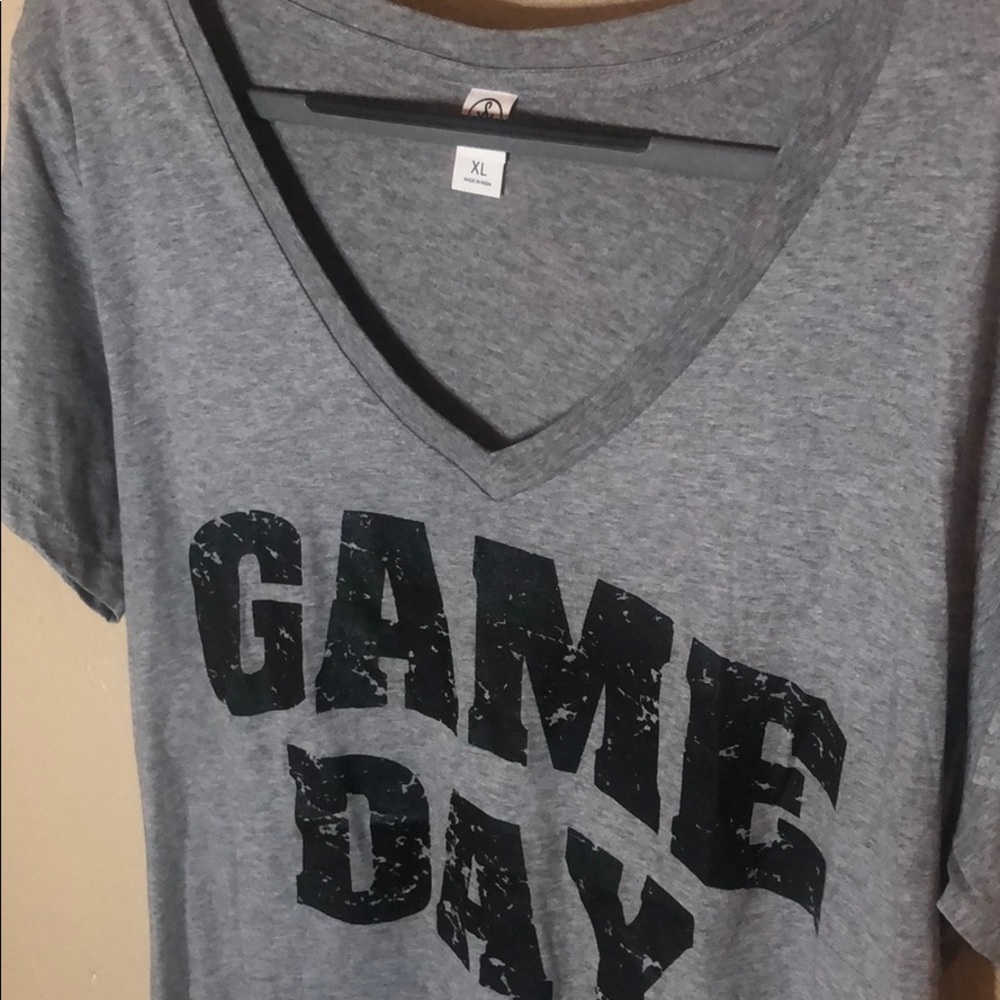 Game Day Basic T-shirt - Picture 2 of 3